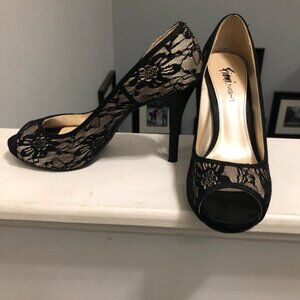 Fioni lace heels
